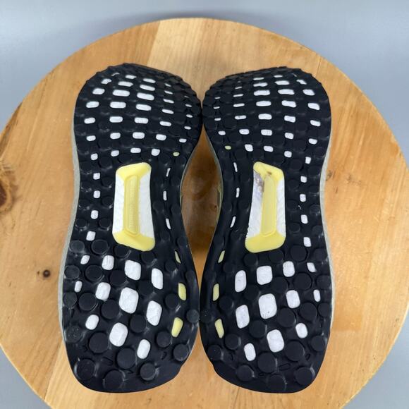 Adidas Ultraboost 1.0 Men’s Size 10.5 Shoes Putty Beige Powder Yellow JR3370 - Picture 7 of 9